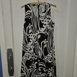 Talbots Black and White Sleeveless V-Neck Maxi Dress